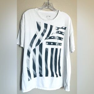 APT. 9 Men’s USA FLAG  T-shirt 100% Cotton Size L Cozy‎ Soft!! Patriotic